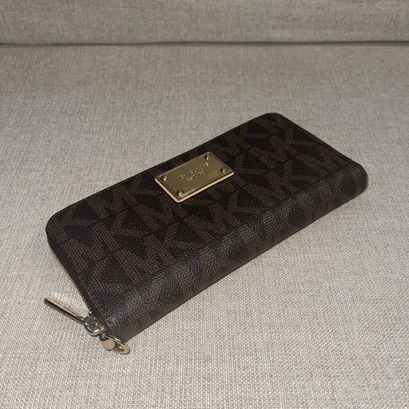 Micheal Kors Wallet (Never used) - Picture 2 of 3